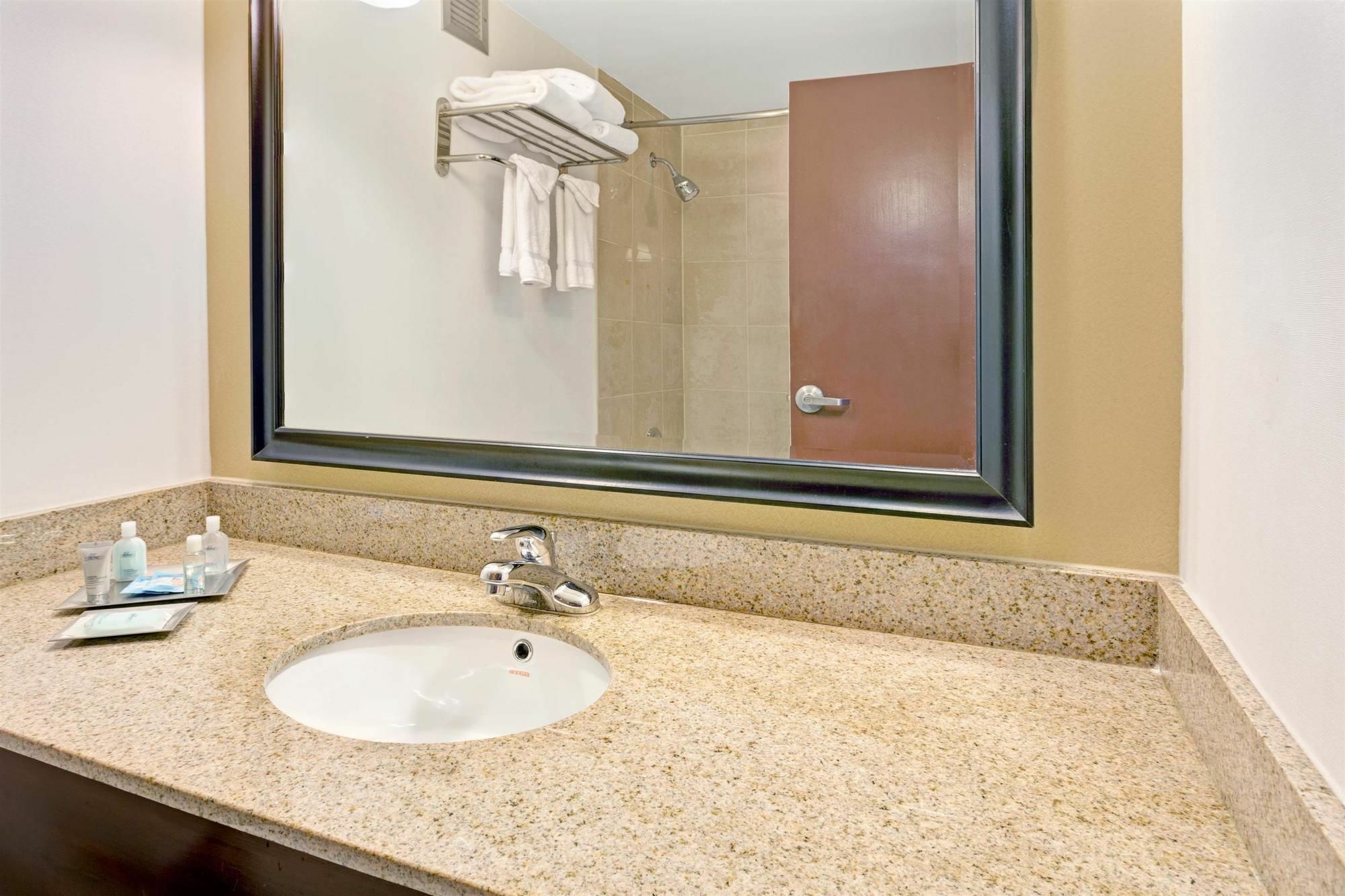 Wyndham Garden Inn Pittsburgh Airport Robinson Township Екстериор снимка